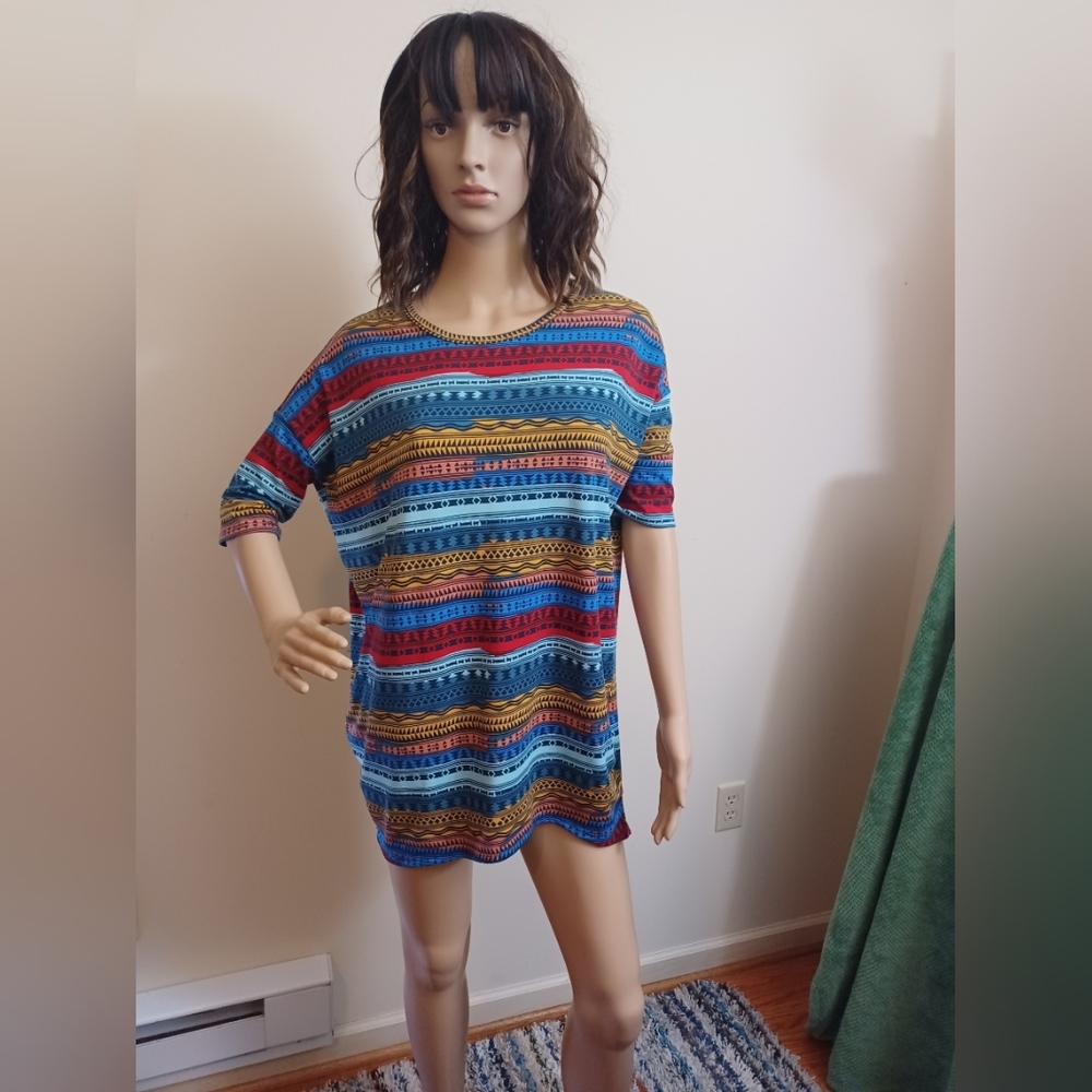 🤍 EUC LuLaRoe Irma Geometric Tunic Top Size XXS
